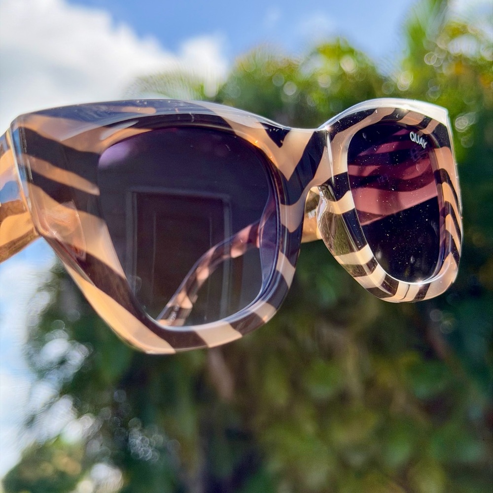 QUAY AUSTRALIA After Hours Bevel Zebra Stripe Frame Smoke Lens Sunglasses 100% U - Picture 8 of 16